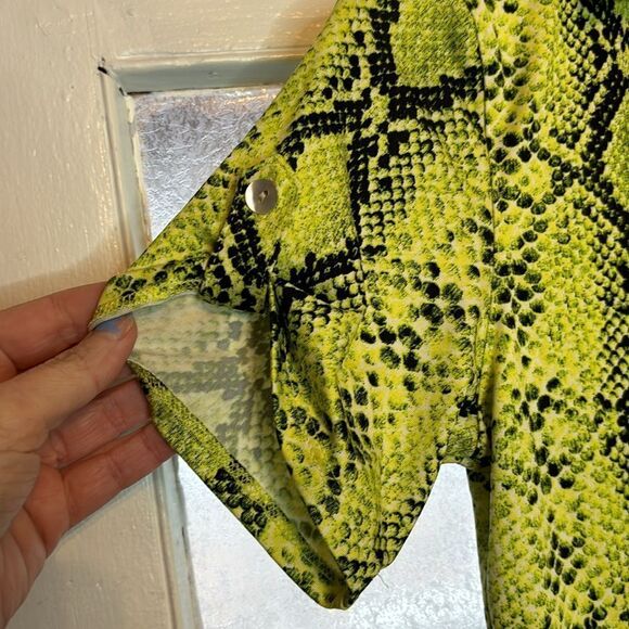 DNA Couture Women’s Neon Green Snakeskin Printed Short Sleeve Blouse Size S - Picture 2 of 5